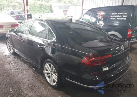 2018 Volkswagen Passat 2.0T Se z USA, uszkodzony, nr VIN 1VWBA7A38JC032988